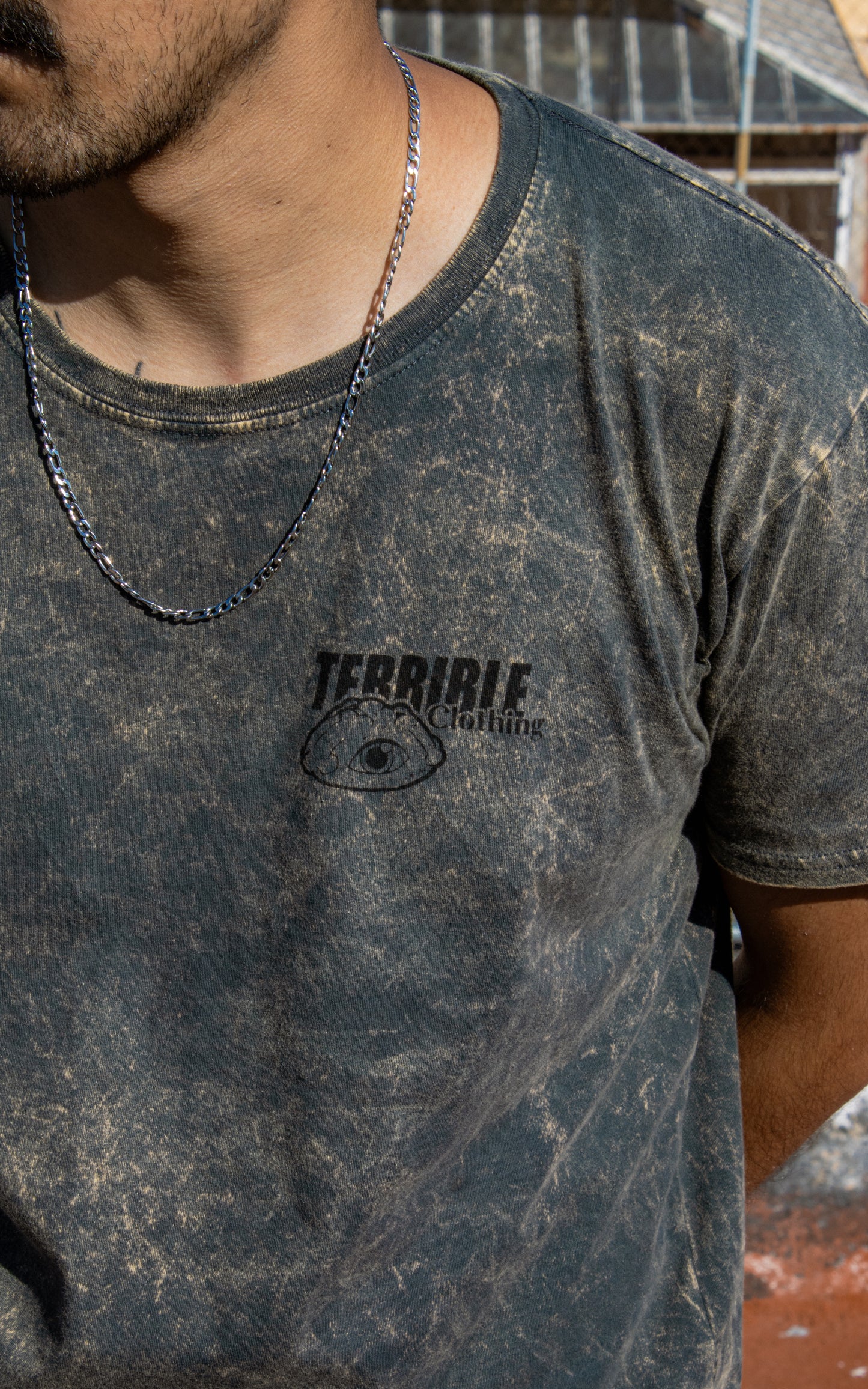 PLAYERA LA HUESUDA MINERAL WASH