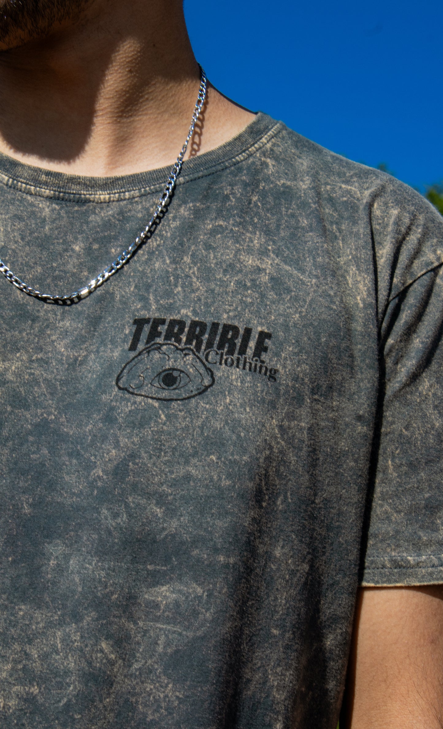 PLAYERA LA HUESUDA MINERAL WASH