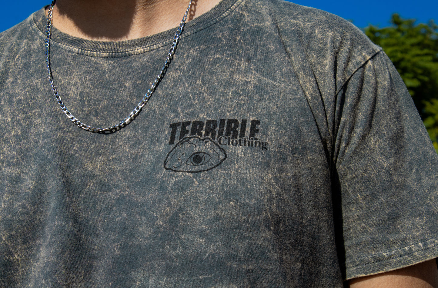 PLAYERA LA HUESUDA MINERAL WASH