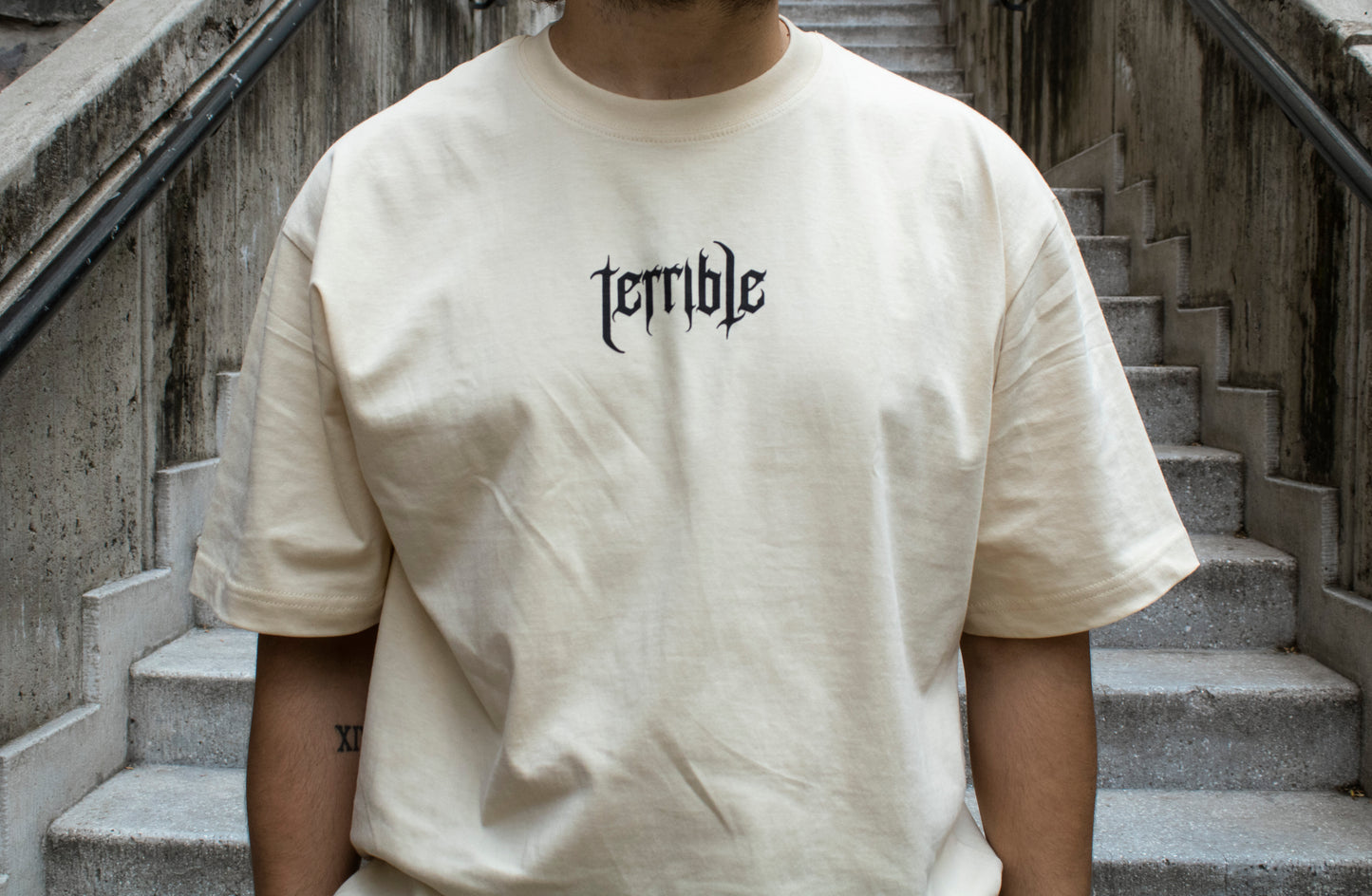 Playera Oversize Terrible Gothic